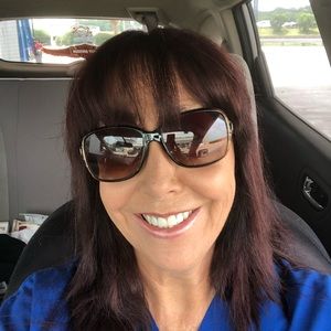 Meet your Posher, Denise